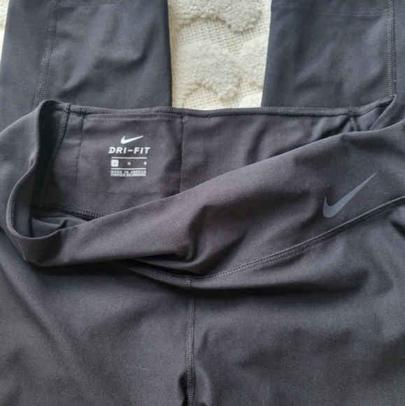 Nike capri leggings - Picture 1 of 2